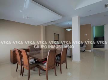 Casa · 328m² · 3 Recámaras · 2 Estacionamientos · Casa en Venta en Zona Pedregales (Frente a Parque)