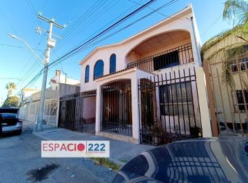 Casa de 4 habitaciones, Chihuahua · Se Vende Casa Muy Grande en Residencial Universidad $3'480,000