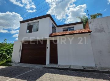 Casa · 291m² · 3 Recámaras · 1 Estacionamiento · Venta de Casa en Momoxpan con 3 Recámaras, Atrás del Colegio Humboldt
