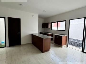 Casa · 210m² · 3 Recámaras · 1 Estacionamiento · Casa en Fraccionamiento Lomas de La Rioja