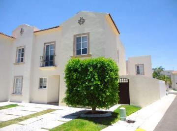 Casa en condominio · 140m² · 3 Recámaras · 2 Estacionamientos · Renta Casa 3 Recamaras y Estudio o 4 Recamara Privada Refugio