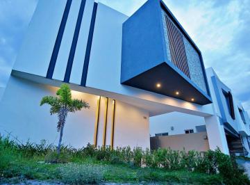 Hermosa casa de tres niveles en Solares 7
Cuenta con sótano con amplio estar de · Casa en Venta en Solares Sendeira