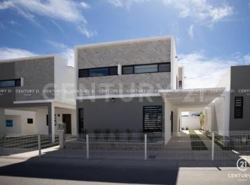 Casa · 204m² · 4 Recámaras · 2 Estacionamientos · Casa en Venta en Fraccionamiento Denali