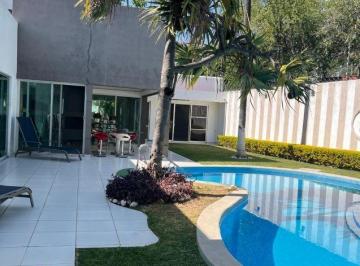Casa · 431m² · 3 Recámaras · 3 Estacionamientos · Un Nivel, Impecable
