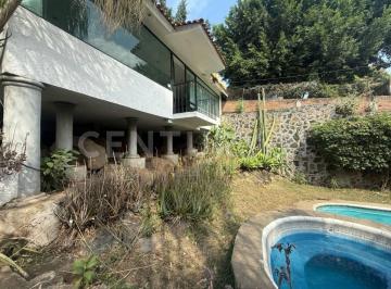 Casa · 750m² · 7 Recámaras · 3 Estacionamientos · En Venta Propiedad en El Centro de 3 de Mayo, Morelos.