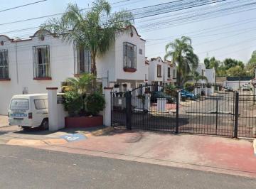 Casa en condominio de 2 habitaciones, San Pedro Tlaquepaque · Casa en Fracc Jardines de Miraflores en Remate