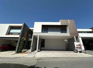 Casa de 3 habitaciones, Monterrey · Casa en Venta en Laderas Residencial Carretera Nacional