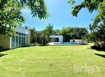 Casa · 671m² · 4 Recámaras · 24 Estacionamientos · Se Vende Espectacular y Moderna Casa en Imi, Campeche.