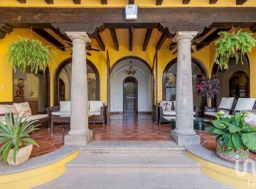 Casa · 804m² · 4 Recámaras · 2 Estacionamientos · Casa en Venta en Palmira Cuernavaca