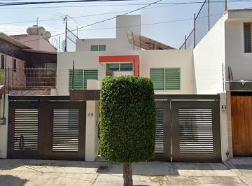 Casa de 4 habitaciones, Naucalpan de Juárez · Casa en Venta en Cd. Satélite