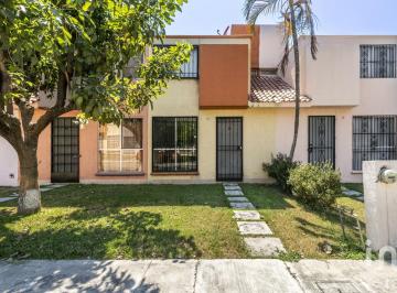 Casa · 67m² · 3 Recámaras · 2 Estacionamientos · Casa en Venta en Condominio con Alberca y Seguridad en Emiliano Zapata $1,150,000
