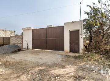 Casa · 240m² · 2 Recámaras · 2 Estacionamientos · Casa en Venta con Alberca en Lomas Tzompantle Cuernavaca Morelos