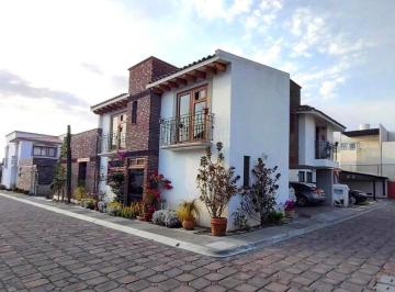 Casa · 321m² · 4 Recámaras · 4 Estacionamientos · Casa en Venta, Paseo de La Asunción, Bellavista, Metepec