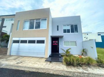 Casa · 302m² · 3 Recámaras · 2 Estacionamientos · Casa - Fraccionamiento Lomas del Sol