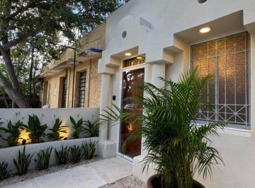 Casa de 2 habitaciones, Mérida · Casa en Itzimna Estilo Art Déco, Cerca de Paseo de Montejo.