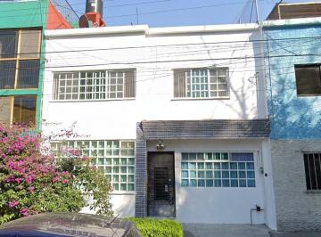Casa de 4 habitaciones, Coyoacán · ¡Tu Hogar en Una de Las Zonas Más Exclusivas de La Ciudad de México!