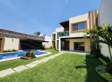 Casa · 440m² · 4 Recámaras · 3 Estacionamientos · Casa en Venta