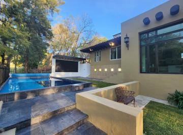 Casa · 366m² · 6 Recámaras · 4 Estacionamientos · Casa en Venta en Real de La Cima Ixtapan de La Sal