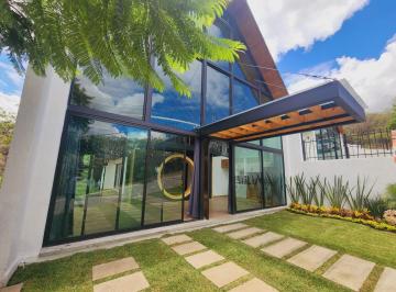 Casa · 268m² · 4 Recámaras · 2 Estacionamientos · Casa en Ixtapan de La Sal