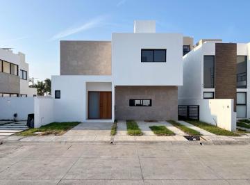 Casa · 145m² · 3 Recámaras · 2 Estacionamientos · Casa - Fraccionamiento Residencial Las Higueras