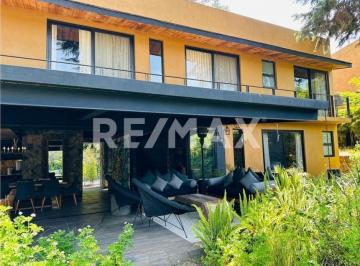 Casa en condominio · 250m² · 4 Recámaras · 2 Estacionamientos · Casa en Condominio en Venta - (4)