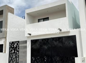 Casa · 205m² · 3 Recámaras · 2 Estacionamientos · Casa en Venta Frente a Parque, Fraccionamiento Valdivia II