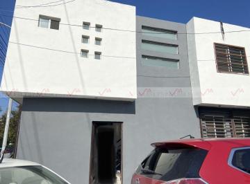 Casa · 220m² · 4 Recámaras · 2 Estacionamientos · Casa en Renta en Monterrey