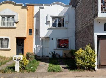 Casa de 2 habitaciones, Morelia · Casa a La Venta en Fraccionamiento Villas del Pedregal