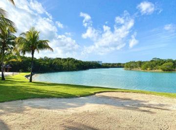 Terreno / Lote · 850m² · Terreno en Venta en Lagos del Sol Cancún con Frente de Lago