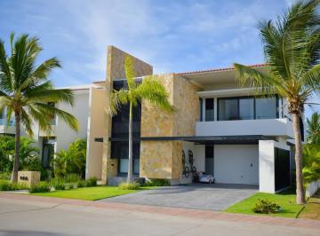 Casa · 446m² · 4 Recámaras · 1 Estacionamiento · Casa en Venta en Fracc. El Tigre Residencial en Nuevo Nayarit