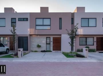 Casa en condominio de 3 habitaciones, El Marqués · Casa Venta, Amenidades, C: 132.75 m² T: 119.40 m², 3 Rec. 2.5 Baños. Promo Julio, Escritura Incluida