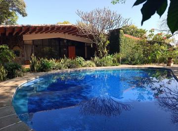 Casa · 318m² · 3 Recámaras · 5 Estacionamientos · Casa en Venta en un Nivel