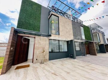 Casa · 170m² · 3 Recámaras · 2 Estacionamientos · Casas en Venta de 3 Niveles, 3 Recámaras, Jardín, Roof y Terraza