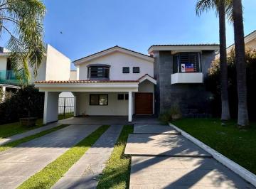Casa de 4 habitaciones, Zapopan · Casa en Venta en Bugambilias, Fraccionamiento Azaleas, Zapopan, Jalisco