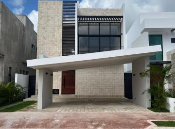 Casa · 250m² · 4 Recámaras · 3 Estacionamientos · Residencia de Lujo en Lagos del Sol