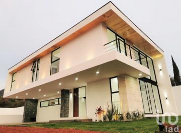 Casa · 220m² · 3 Recámaras · 3 Estacionamientos · Hermosa Residencia con Jardín en Independencia - Col. Salitre - Tenancingo, Estado de México