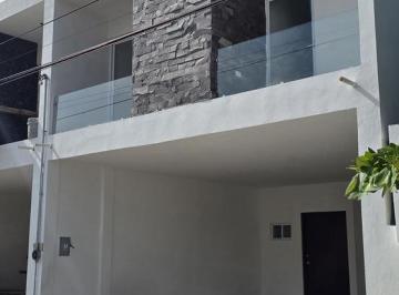 Casa · 200m² · 3 Recámaras · 2 Estacionamientos · Casa en Preventa, Loma del Gallo