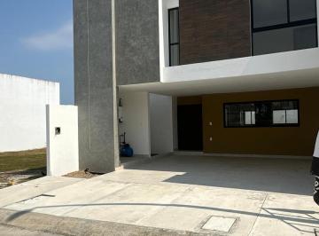 Casa · 211m² · 3 Recámaras · 2 Estacionamientos · Casa en Lomas del Dorado