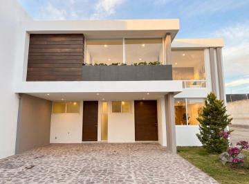 Casa · 300m² · 4 Recámaras · 4 Estacionamientos · Venta de Casa Nueva de 4 Recamaras en La Campiña del Bosque Entrega Inmediata