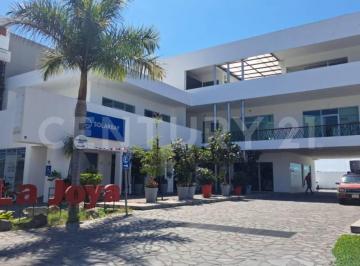 Local comercial · 113m² · 35 Estacionamientos · Local 25 y 26 con Terraza en Renta Plaza La Joya