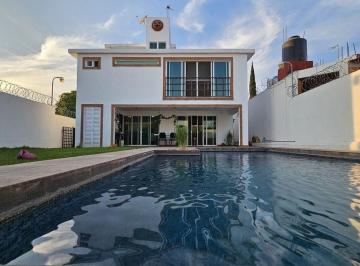 719bdf1a0cecd44e548e719dbb89331aa3cc38c9d280ab85ff6615f4deb80ed0 · Casa en Venta en Fraccionamiento Vergeles de Oaxtepec, Morelos.