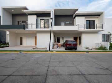 Casa · 236m² · 4 Recámaras · 1 Estacionamiento · Casa en Venta en Flamingos Residencial en Coto Los Cedros