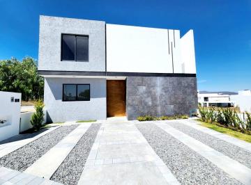 Casa en condominio · 214m² · 4 Recámaras · 2 Estacionamientos · Casa en Venta en Juriquilla, Queretaro, Queretaro