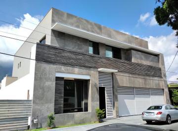 Casa · 528m² · 4 Recámaras · 3 Estacionamientos · Casa en Venta Los Rios Col del Valle San Pedro Garza Garcia