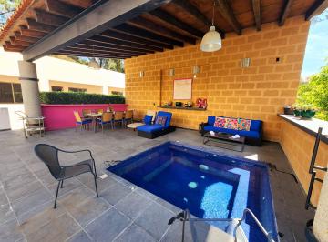 Casa de 5 habitaciones, Ixtapan de la Sal · Detalles Arquitectónicos Únicos, Bóvedas Catalanas, Cúpulas y Acceso Techado, Jardín y Jacuzzi.