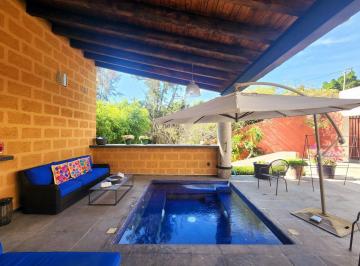 Casa de 5 habitaciones, Ixtapan de la Sal · Casa Los Helechos con Impresionantes Bóvedas Catalanas, Cúpulas, Amplio Jardín y Jacuzzi Techado.
