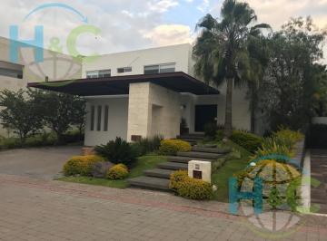 Casa · 510m² · 5 Recámaras · 4 Estacionamientos · Casa en Renta en Villas Regency, Jurica, Queretaro