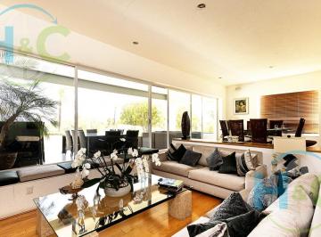 Casa · 430m² · 3 Recámaras · 5 Estacionamientos · Casa en Venta en Villas Regency, Jurica, Queretaro