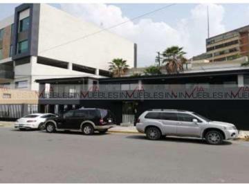 Casa · 672m² · 4 Recámaras · 4 Estacionamientos · Casa en Venta en Chepevera