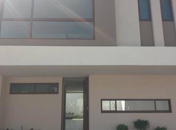 Casa en condominio · 206m² · 3 Recámaras · 2 Estacionamientos · Casa en Condominio a Dos Min. del Parque Bicentenario de Metepec